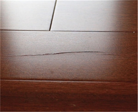 Cracks On The Surface Of Solid Wood Flooring 